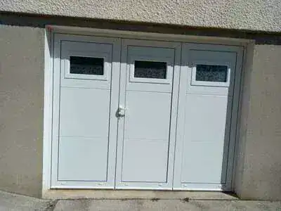 Porte de garage battante